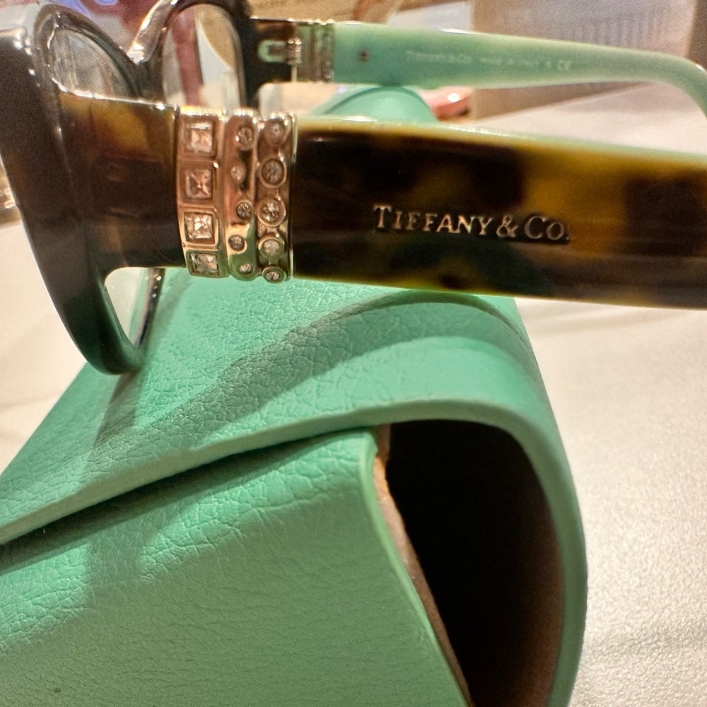 Tiffany & Co. eyeglasses with a tortoiseshell pattern and crystal accents - Picture 3 of 8
